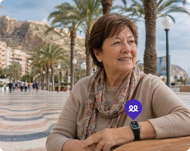 Persona mayor en Alicante usando el reloj Durcal
