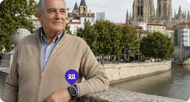 Persona mayor en Burgos usando el reloj Durcal