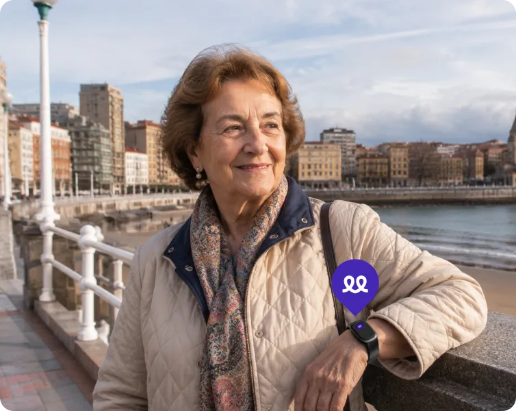 Persona mayor en Guijón usando el reloj Durcal