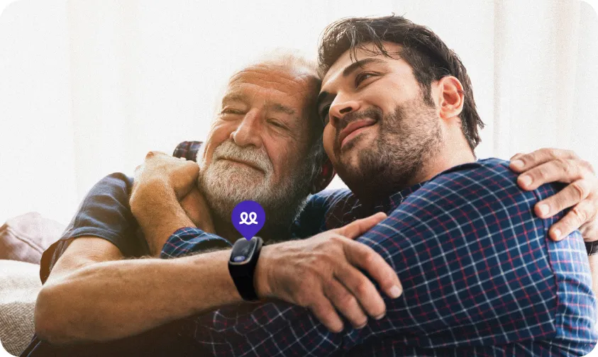 Imagen de un padre y un hijo abrazados donde destaca el uso del reloj inteligente Durcal para personas mayores. El dispositivo se muestra como una herramienta clave para el cuidado y la localización de seres queridos en el hogar.