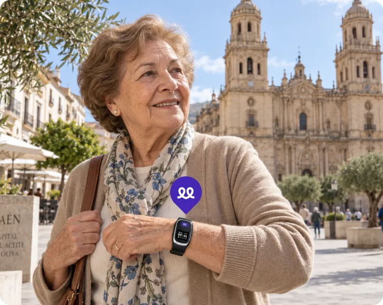 Persona mayor en Jaén usando el reloj Durcal