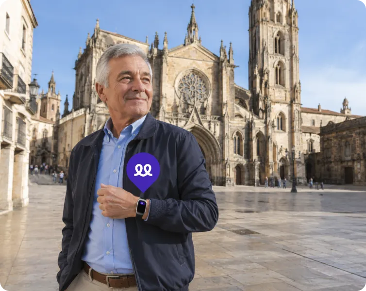 Persona mayor en Oviedo usando el reloj Durcal