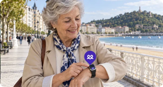 Persona mayor en San Sebastián usando el reloj Durcal