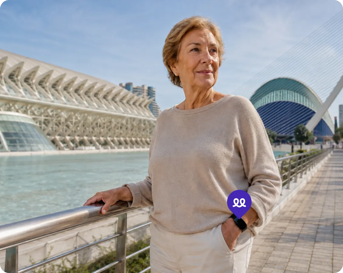 Perosna mayor usando la Teleasistencia Durcal en Valencia