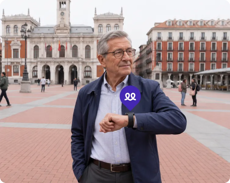 Persona mayor en Valladolid usando el reloj Durcal