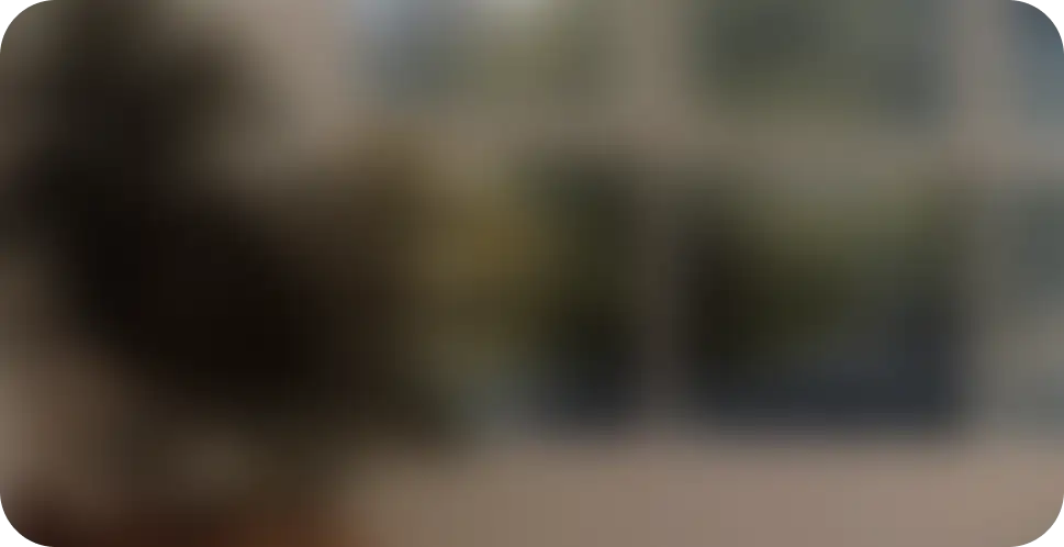 Banner de oferta limitada que anuncia que la compra incluye 'Reloj y 3 meses GRATIS', con un botón a la derecha que indica 'AHORRAS HASTA 144€'.