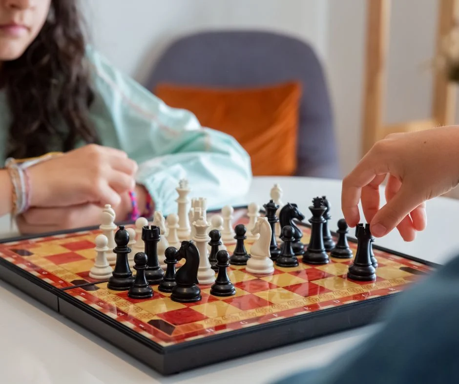 jugar al ajedrez