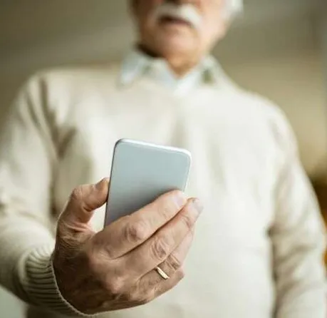 Protegiendo a nuestros mayores: Cómo enfrentar la amenaza de los ciberdelincuentes - Durcal Blog