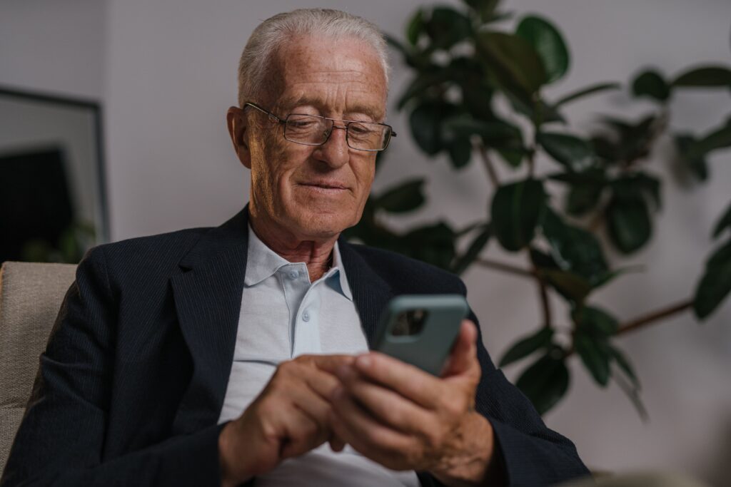 Los mejores móviles adaptados a personas mayores