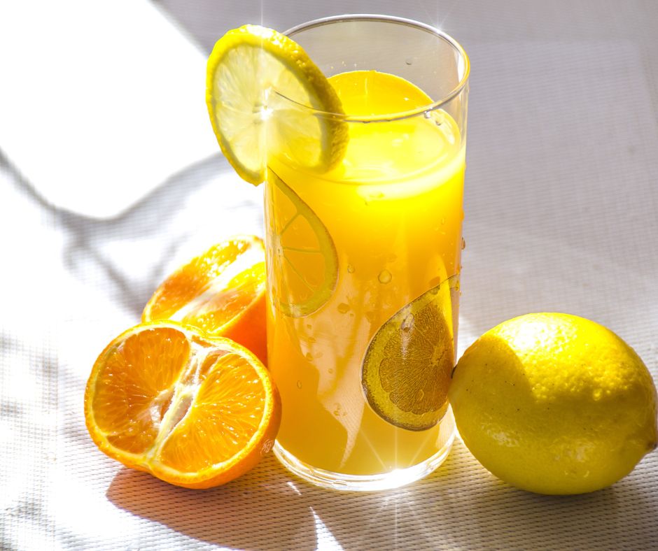 es bueno beber zumo de naranja