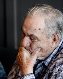 ¿Cómo gestionar la agresividad en ancianos?- blog durcal 