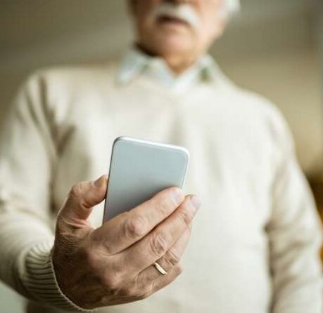 Protegiendo a nuestros mayores: Cómo enfrentar la amenaza de los ciberdelincuentes - Durcal Blog