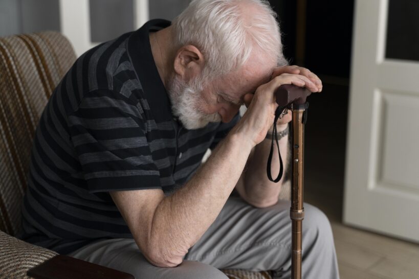 Durcal Blog - Efectos de la soledad en personas mayores 