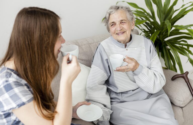 Durcal Blog - 6 básicos para cuidar adultos mayores en el hogar