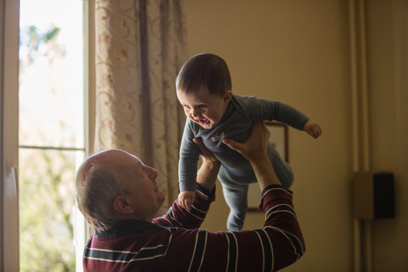 Durcal Blog - ¿Qué hace que la relación entre los abuelos y los nietos sea tan especial?