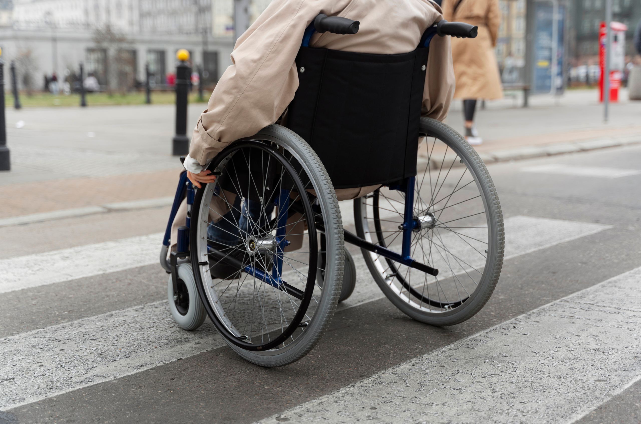 Cómo subir escaleras con silla de ruedas